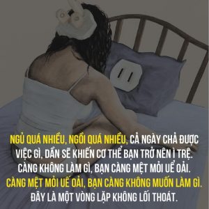 NHÀN CƯ VI BẤT THIỆN  Càng nghỉ ngơi nhiều thì càng mệt mỏi. Nghe có vẻ vô lý, nhưng sự thực đúng là như vậy.  Ngủ quá nhiều, nằm quá nhiều, ngồi quá nhiều, cả ngày chẳng được việc gì, dần sẽ khiến cơ thể bạn trở nên ì trệ. Càng không làm gì, bạn càng mệt mỏi uể oải. Càng mệt mỏi uể oải, bạn càng không muốn làm gì. Đây là một vòng lặp không lối thoát. Trạng thái ì trệ kéo dài thực sự sẽ ảnh hưởng xấu đến sức khỏe của bạn do các cơ quan không được luyện tập đầy đủ cộng với tâm trạng trở nên tiêu cực. Và thậm chí là tăng cao nguy cơ ung thư.  Bạn có lâm vào tình trạng này chăng? Thỉnh thoảng, bạn sẽ có những khoảng thời gian vô cùng rảnh rỗi, nhưng thay vì tận dụng khối thời gian đó một cách có ý nghĩa, bạn lại cứ băn khoăn là nên làm cái gì, rồi cuối cùng bạn...chẳng làm được gì cả. Đó thực sự là một sai lầm.  Nếu bạn cứ ngơ ngác cả ngày, lướt facebook một cách nhạt nhẽo, ăn ngủ ngủ ăn... rồi bạn sẽ thấy mình như một đứa vô dụng, cuộc sống này chẳng có ý nghĩa gì, mỗi giờ mỗi phút đều là lãng phí thời gian. Thành ra tự bạn gây thêm áp lực cho bạn. Cuối cùng thân thể thì nhàn hạ, nhưng đầu óc lại hỗn loạn với một mớ cảm xúc tiêu cực.  Cảm xúc tiêu cực sẽ khiến bạn yếu đuối hơn, dễ tổn thương hơn. Bạn dễ khó chịu và hiểu lầm người khác, đôi khi điều này sinh ra mâu thuẫn, tranh cãi, phá hoại các mối quan hệ của bạn. Trạng thái căng thẳng vô cớ kéo dài đôi lúc khiến bạn thấy mình cũng sắp trầm cảm đến nơi rồi, và điều này cũng dễ làm bạn phạm nhiều sai lầm ngớ ngẩn. “Nhàn cư vi bất thiện”, cấm có sai.  Con người ta không bao giờ nên sống trong trạng thái quá rảnh.  Hãy khiến mình bận rộn lên một chút, cho dù những việc bạn đang làm đều chẳng đáng gì, nhưng chỉ cần bạn làm gì đó, bạn sẽ cảm thấy được một chút cảm giác thỏa mãn.  Có những lúc, chỉ cảm giác thỏa mãn đó mới chữa lành được cho tâm hồn bạn. Khi đầu óc trống rỗng, bạn sẽ không thể cảm nhận được ý nghĩa của những việc mình đang làm, sẽ thấy cuộc đời thật vô nghĩa, từ đó sinh ra stress. Nhưng khi tập trung cao độ, bạn sẽ cảm thấy mỗi việc mình đang làm đều có ý nghĩa, đặc biệt là sau khi được nghỉ ngơi đầy đủ, cảm giác này sẽ càng mãnh liệt.  Cuộc sống này luôn tràn đầy mâu thuẫn như vậy đấy.  Chúng ta đều mong được sống một cuộc sống nhàn nhã, nhưng cứ nhàn hạ một cái, thì lại bắt đầu gặp phải những vấn đề không thể ngờ tới được, quấy nhiễu đầu óc, cũng quấy nhiễu sức khỏe của bạn.  Chẳng qua là, có rất nhiều bệnh, đều là do rảnh quá mà ra cả  Nguồn: sưu tầm